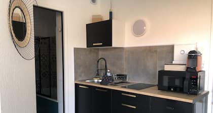 Studio Moderne, Terrasse et Parking Privé, 18m2