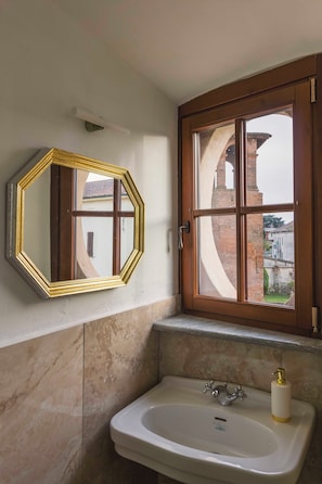 Exclusive Double or Twin Room | Bathroom