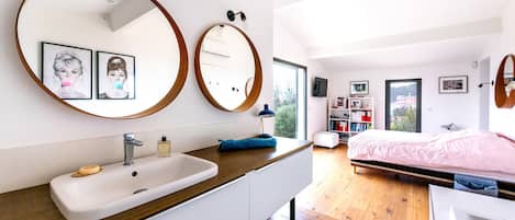 3 bedrooms, free WiFi, bed sheets