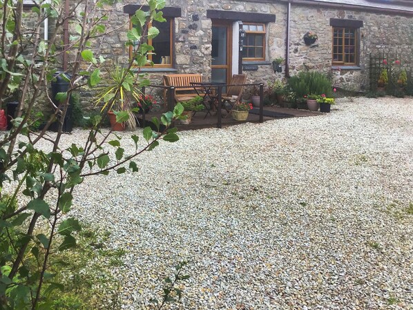 Property grounds - This cosy cottage is an ideal base for you and your dogs. (St Just)