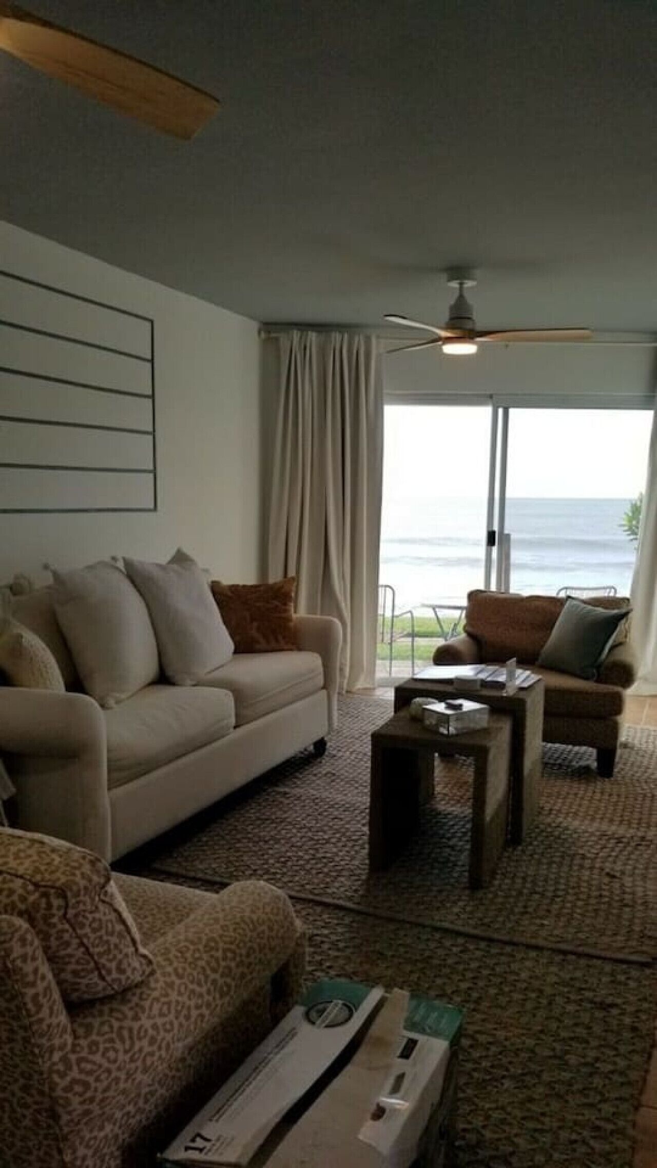 Living room with Sofa and TV