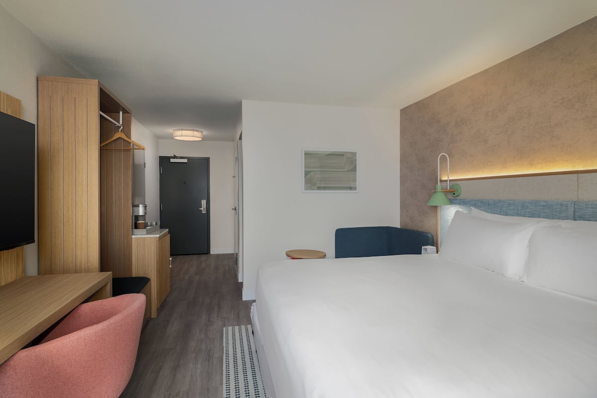 Desk, laptop workspace, free WiFi, bed sheets