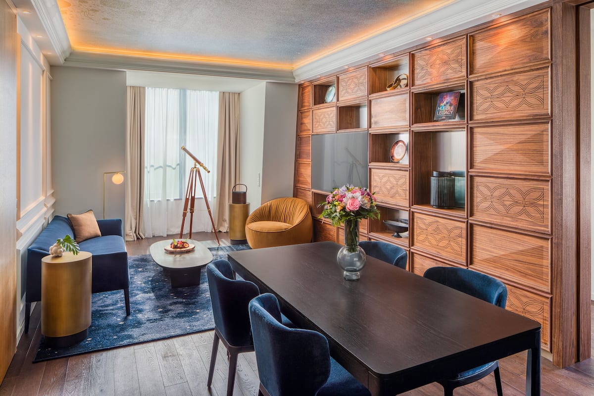 Suite (Observatory) | 1 camera, biancheria da letto di alta qualità, minibar