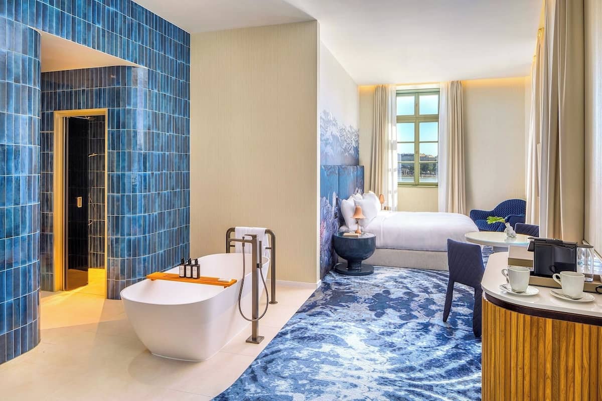 Suíte estúdio, 1 cama King (Danube View) | Roupas de cama premium, frigobar, cofres nos quartos, escrivaninha