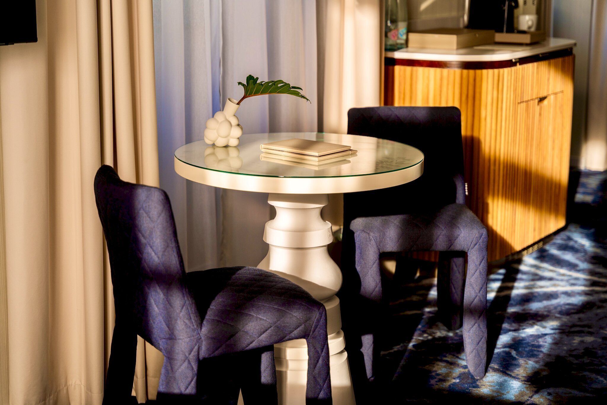 Ropa de cama de alta calidad y minibar 