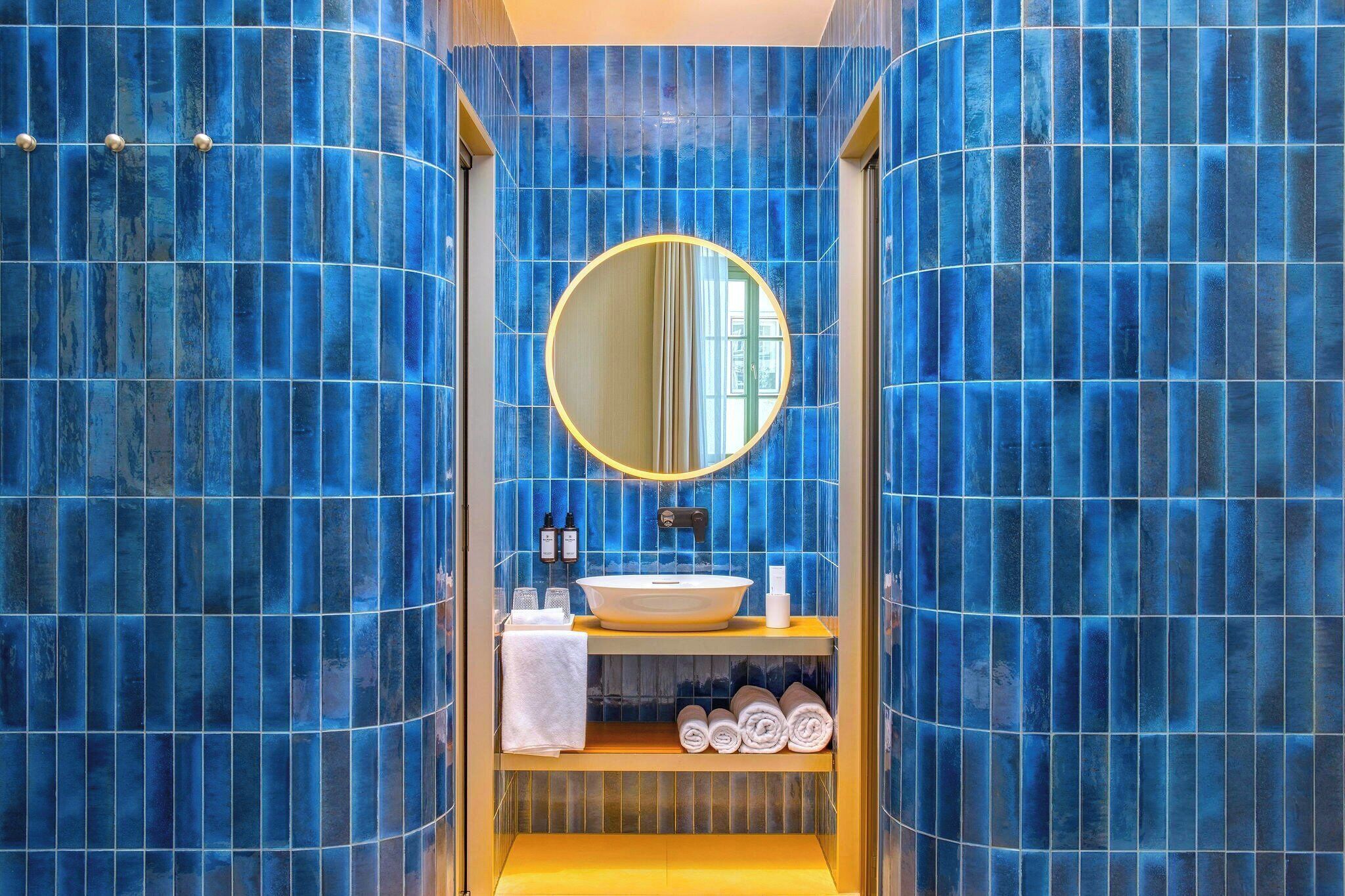 Artículos de tocador gratuitos, secador de pelo, batas, toallas