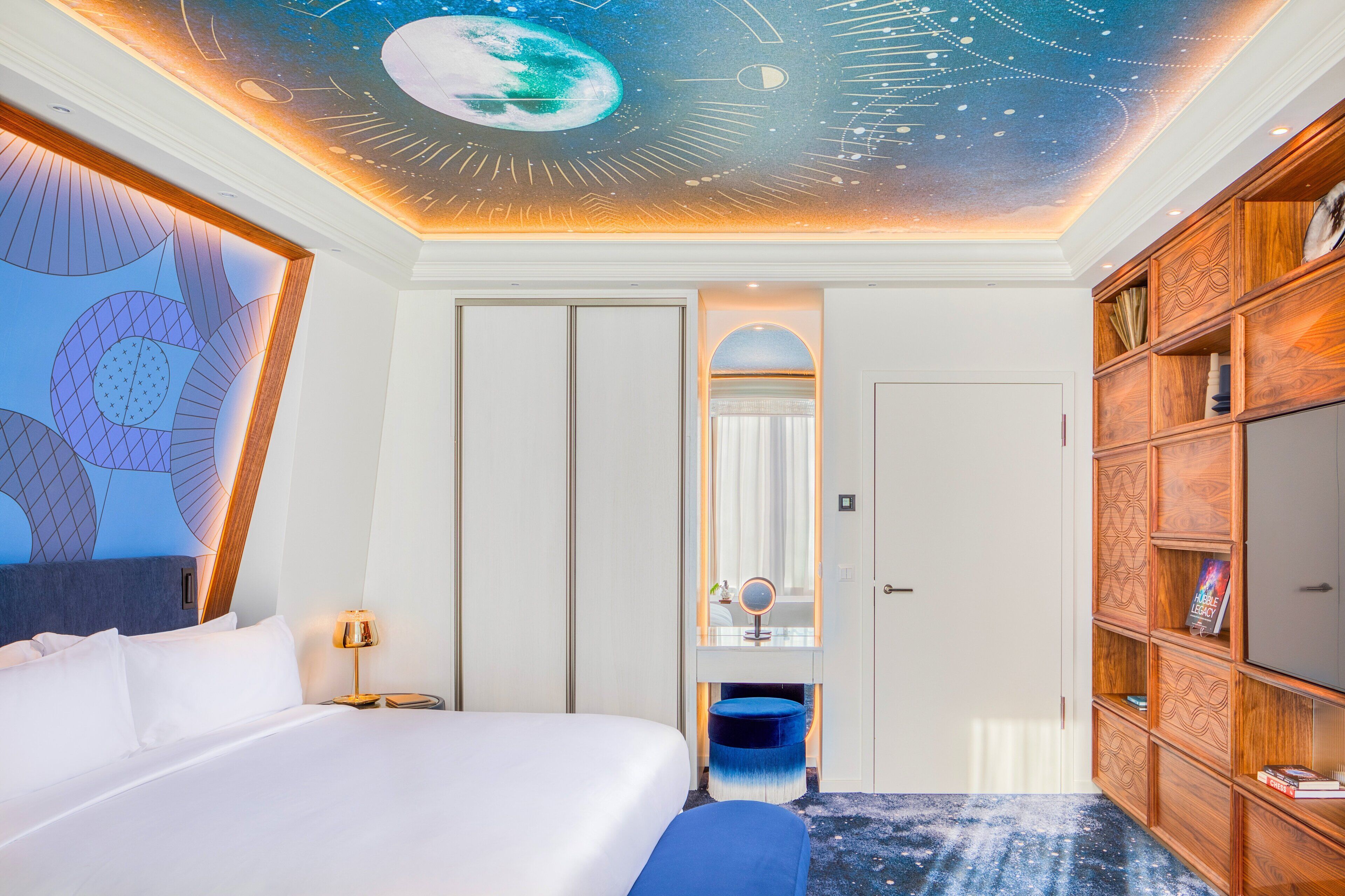 Suite, 1 King Bed (Observatory) | Premium bedding, minibar, in-room safe, desk