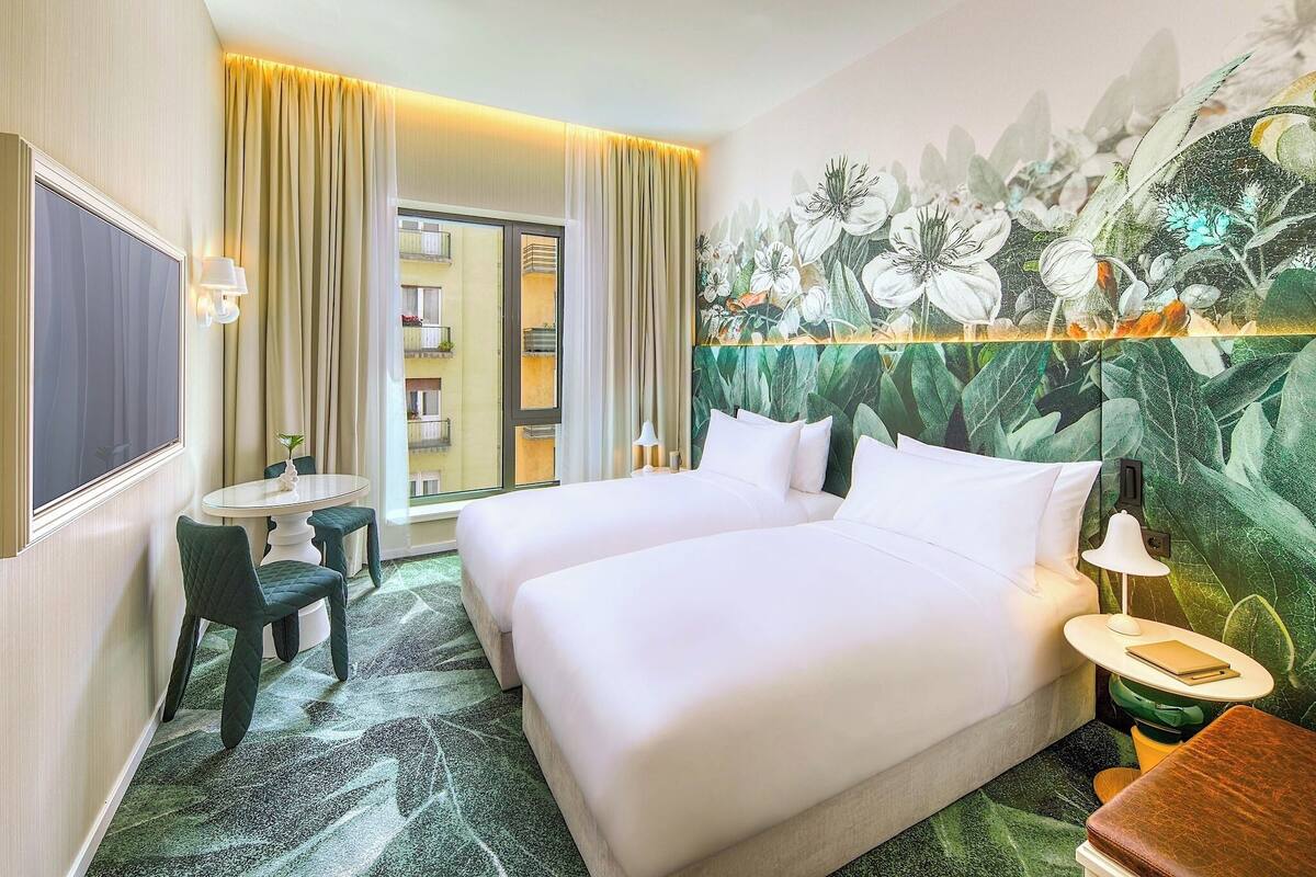 Quarto luxo, 2 camas de solteiro | Roupas de cama premium, frigobar, cofres nos quartos, escrivaninha