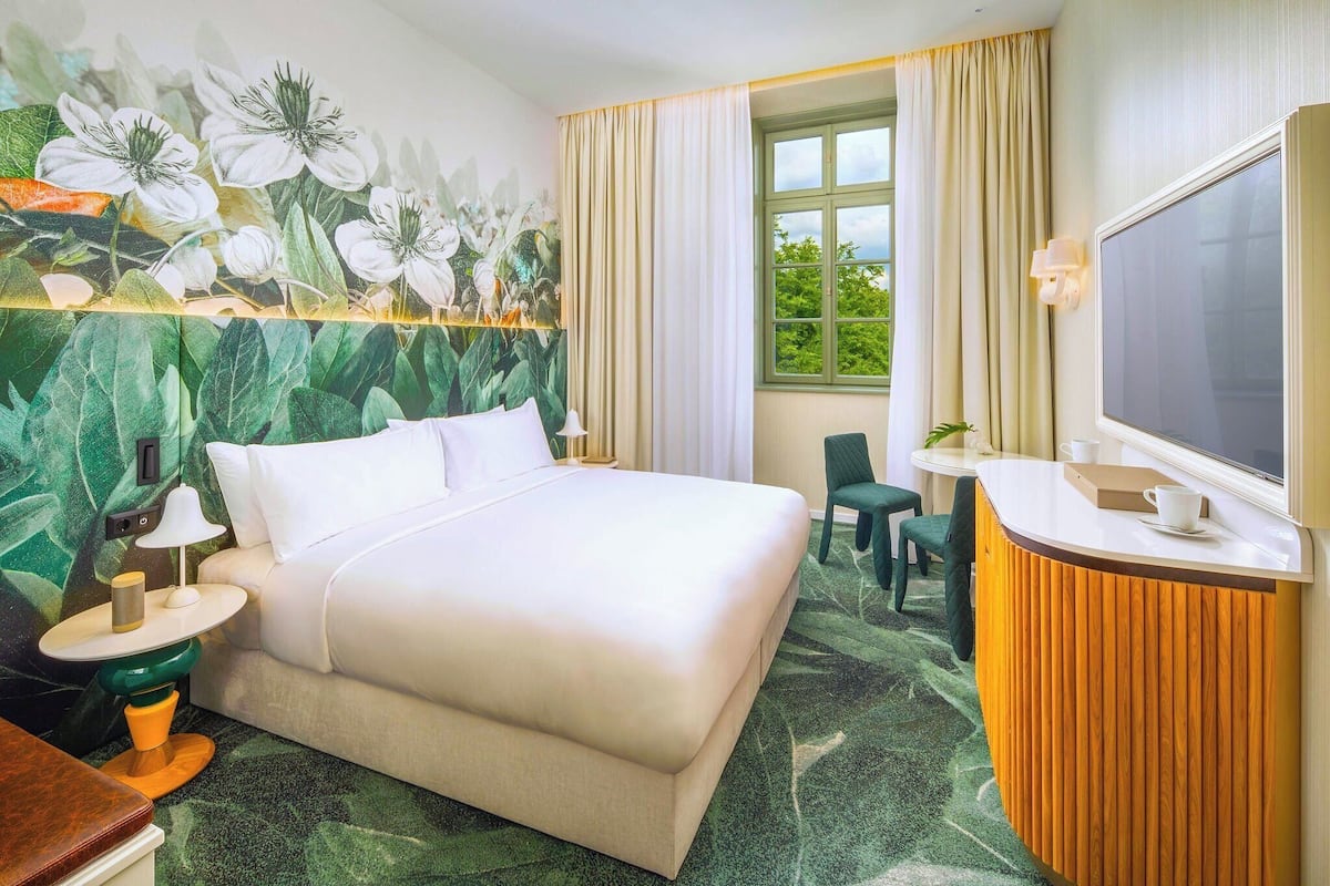 Chambre, 1 très grand lit (Essential) | 1 chambre, literie de qualité, minibar, coffre-fort