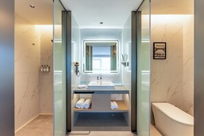 Suite, 1 Bedroom | Bilik Mandi | Pancuran mandi, hulu semburan mandi hujan 