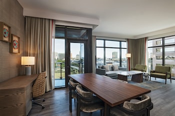 Desk, laptop workspace, free WiFi, bed sheets at Hotel Indigo Irving Las Colinas by IHG