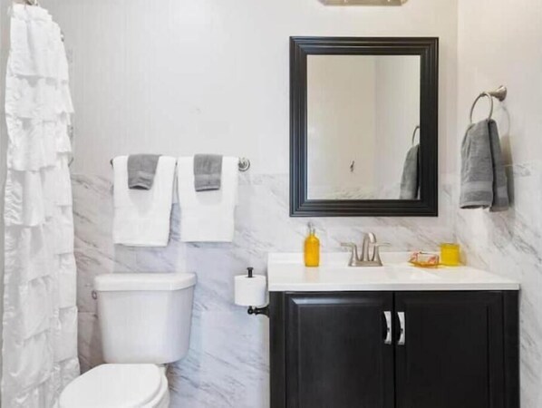 Towels, toilet paper - Cool Ranch (Murfreesboro)