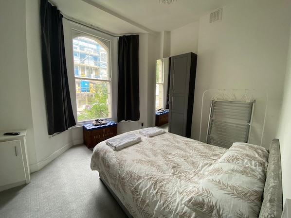 Apartment | 1 bedroom, iron/ironing board, free WiFi, bed sheets - Bustling Western Apartment (London)