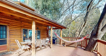 Secluded mtn-view cabin with deck,hot tub, grill, wood stove - dog-friendly