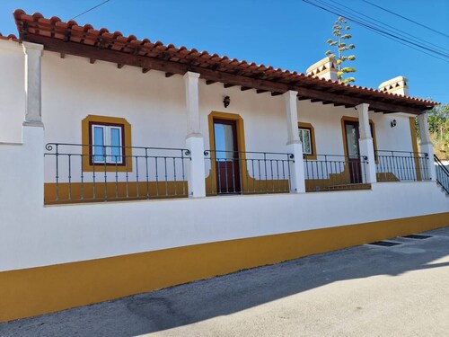 Casa do Avô Lopes / Apart. Amarelo T1