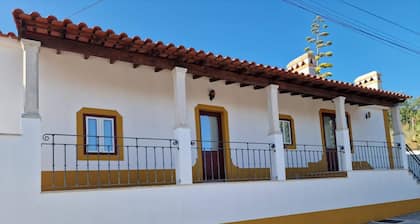 Casa do Avô Lopes / Apart. Amarelo T1