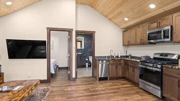 冰箱、微波炉、烤箱、炉灶