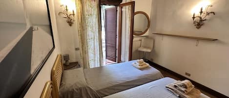 4 bedrooms, bed sheets