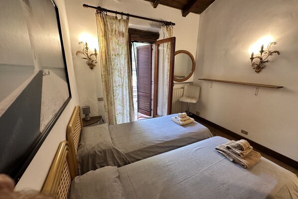 4 bedrooms, bed sheets