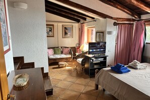 4 bedrooms, bed sheets - Tuscany, Ansedonia - Villa for 7 people with swimming pool (Ansedonia)