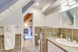 Hair dryer, towels - Dog-Friendly Hiawassee Cabin Near Lake & Hiking (Hiawassee)