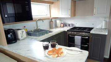 Cabane | Cuisine privée | Réfrigérateur, micro-ondes, four, plaque de cuisson