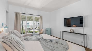 Iron/ironing board, free WiFi, bed sheets