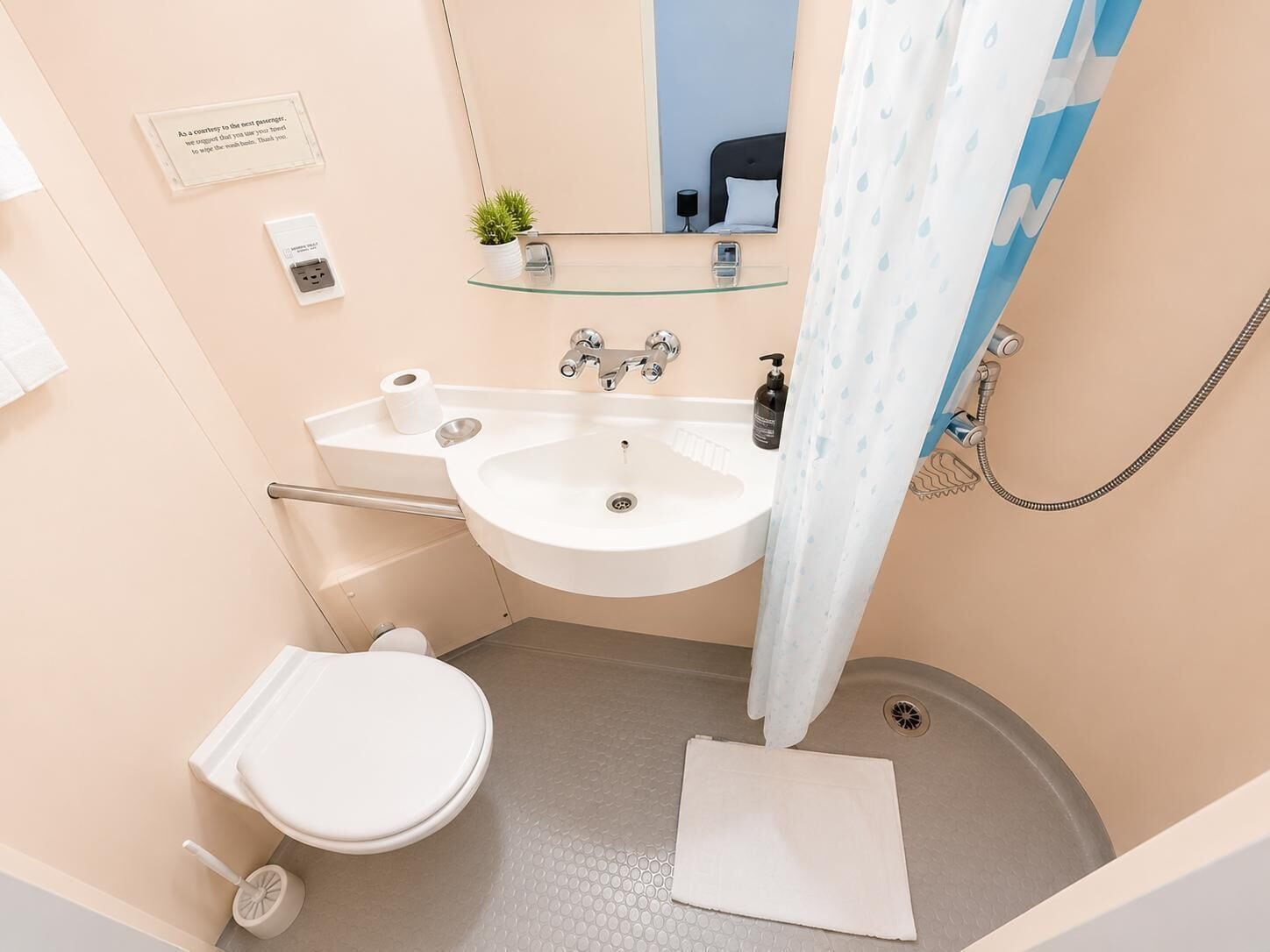 Deluxe Triple Room | Bathroom