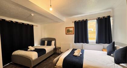 High Trees Gatwick Guest House