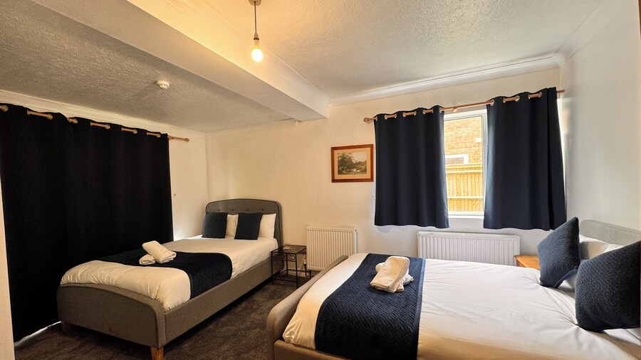 High Trees Gatwick Guest House