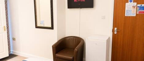 Royal Double Room | Laptop workspace, soundproofing, WiFi (free), individually furnished