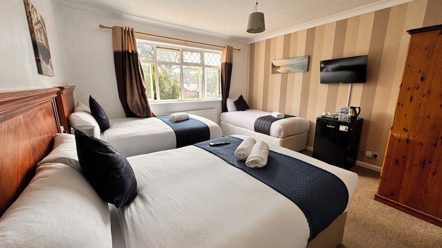 High Trees Gatwick Guest House