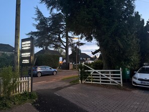 Fachada de la propiedad