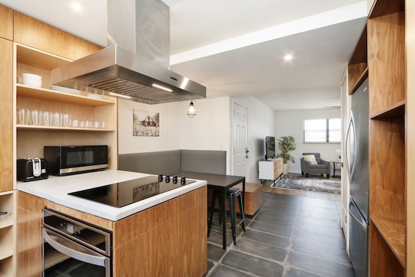 Oven, stovetop, coffee/tea maker, toaster
