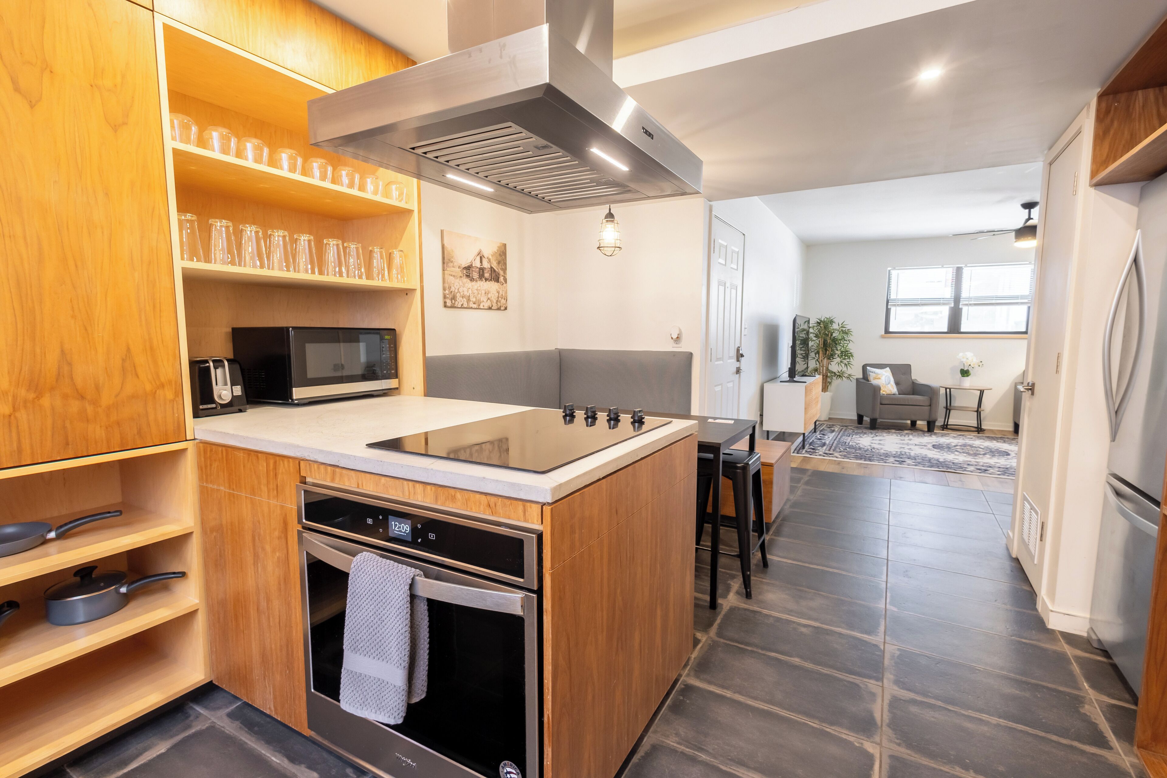 Oven, stovetop, coffee/tea maker, toaster