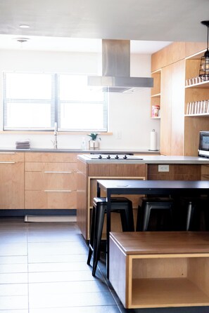 Oven, stovetop, coffee/tea maker, toaster