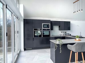 Lave-vaisselle, chaise haute