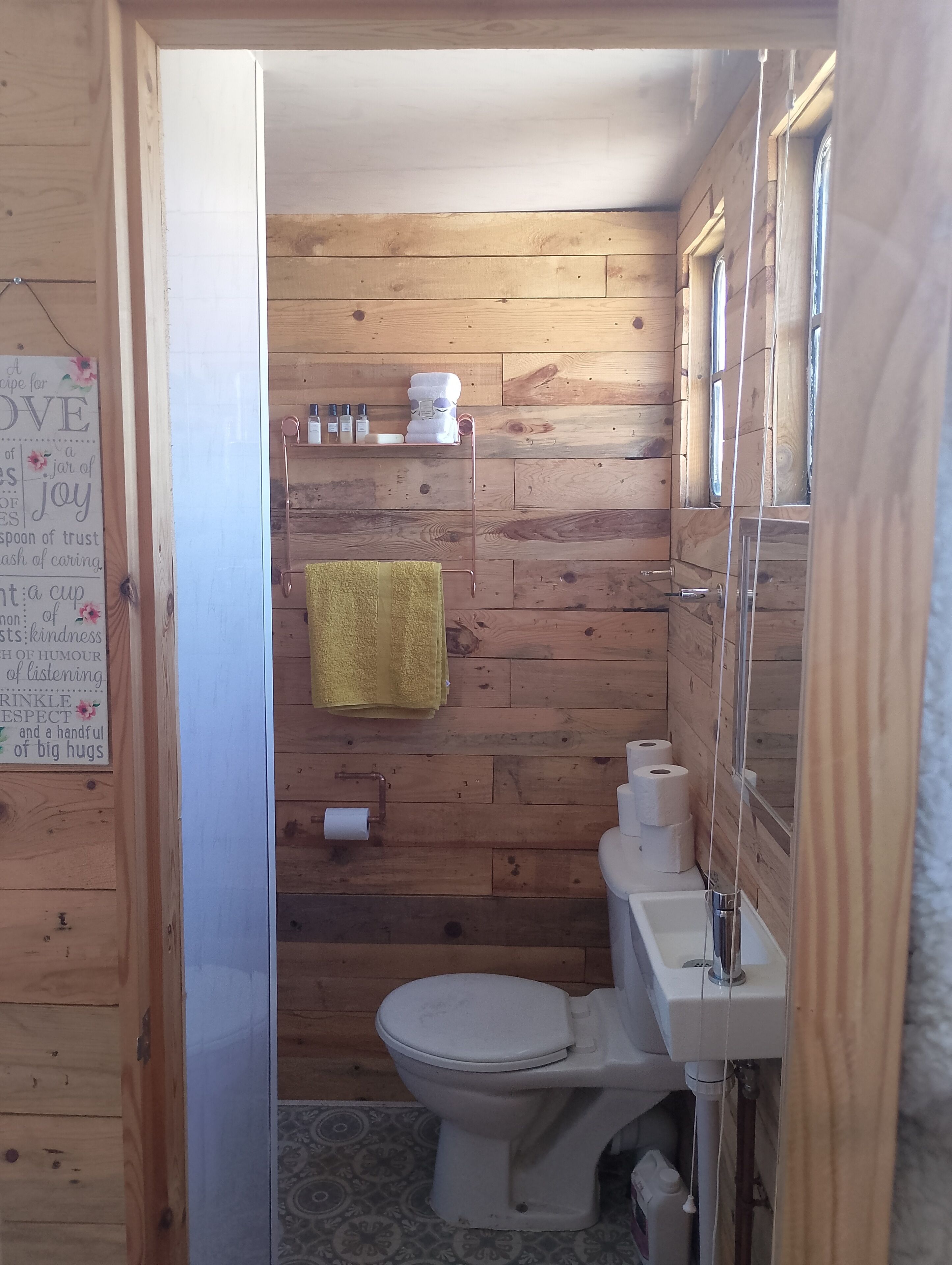 Cabin | Bathroom | Shower, hair dryer, towels