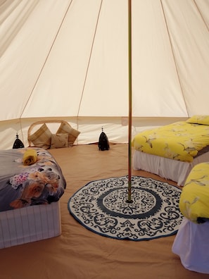 Cabin | 1 bedroom, iron/ironing board, free WiFi, bed sheets - Beautiful Idilic Stay at The Box (Chichester)