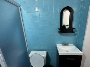 مجففات شعر، مراحيض شطف، مناشف، صابون