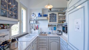 A compact kitchen with white cabinetry, a built-in oven, and a window providing natural light. - 3 bedroom awesome apartment in Zoagli (Zoagli)