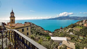 A coastal town with a prominent bell tower, terraced houses, and a view of the sea. - 3 bedroom awesome apartment in Zoagli (Zoagli)