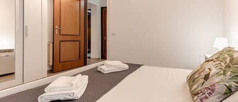 2 habitaciones, tabla de planchar con plancha, wifi y ropa de cama