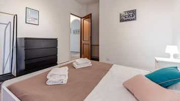 2 bedrooms, iron/ironing board, WiFi, bed sheets
