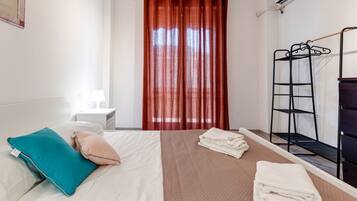 2 Schlafzimmer, BĂŒgeleisen/BĂŒgelbrett, WLAN, BettwĂ€sche