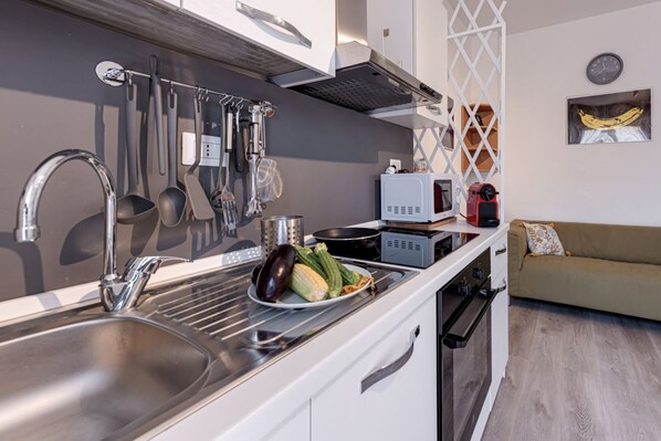Fridge, microwave, oven, stovetop