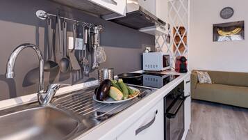 Fridge, microwave, oven, stovetop