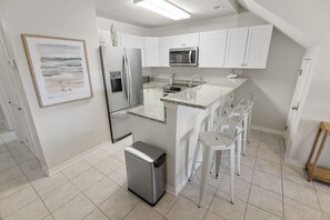 冰箱、微波炉、烤箱、炉灶