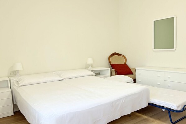 2 bedrooms, bed sheets