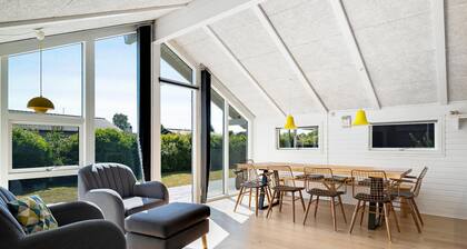 5 bedroom beautiful home in Juelsminde